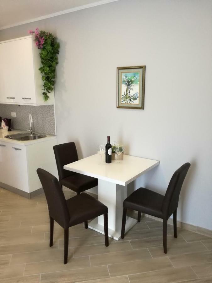 Apartments Smokva Makarska Exterior foto